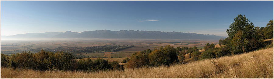 Panorama von der siebenbürgischen Tiefebene mit dem Fagaraschgebirge im Hintergrund