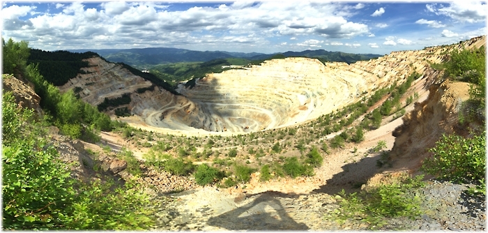Blick in eine große Kupfermine