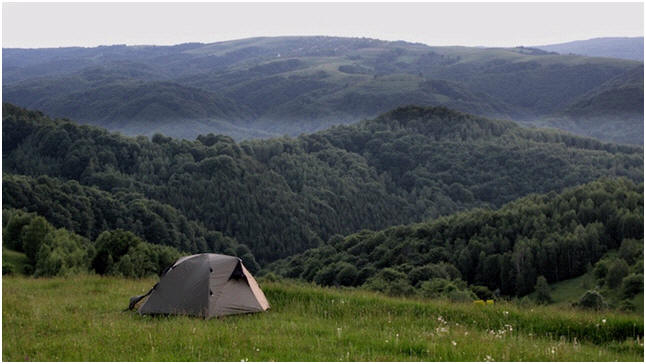 Zelt auf Bergwiese