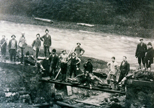 historisches Foto von Waldarbeitern
