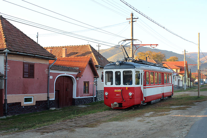 Straßenbahn im Dorf