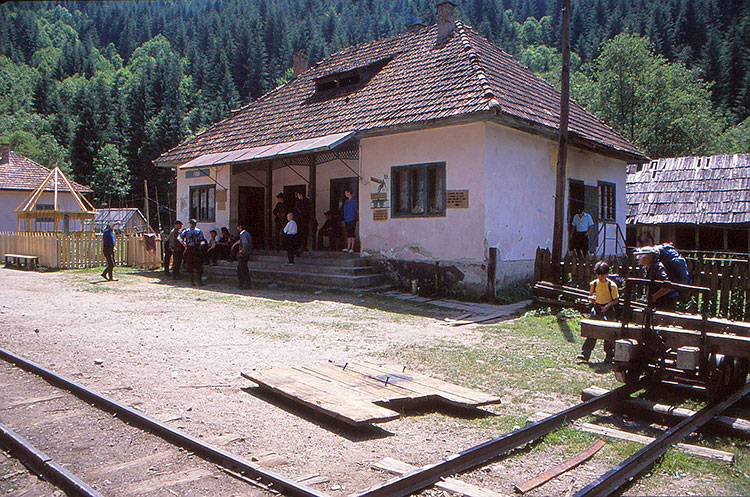 Foto  einer Bahnstation