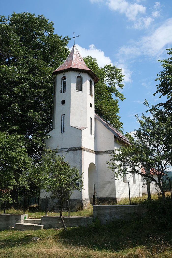 weiße kleine Kirche