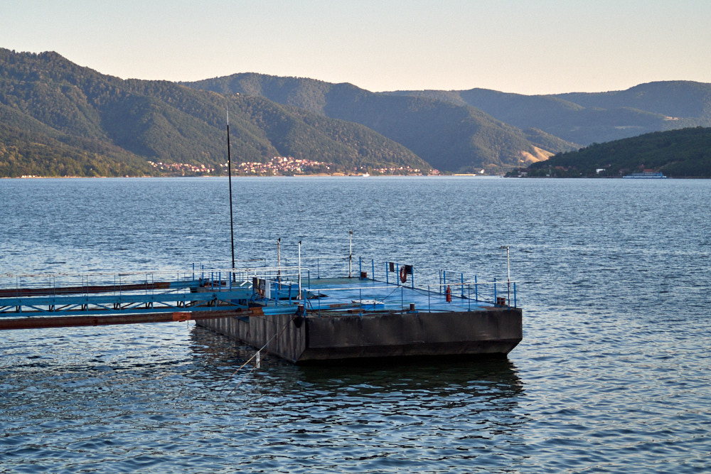 Donau mit Schiffsanleger