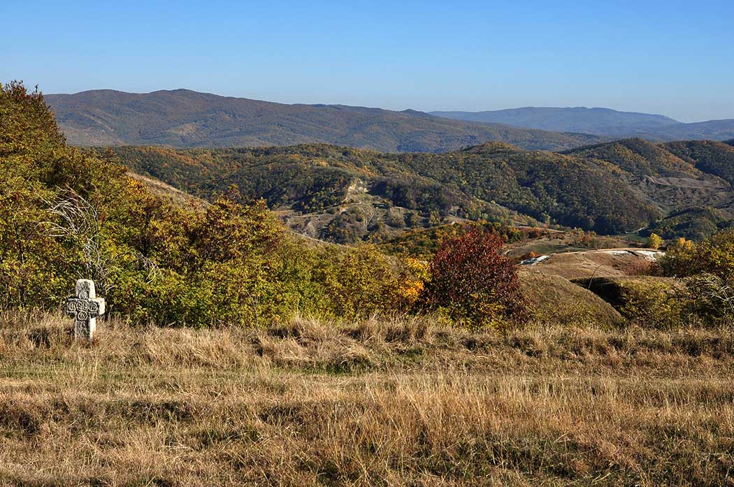 Kreuz in Berglandschaft