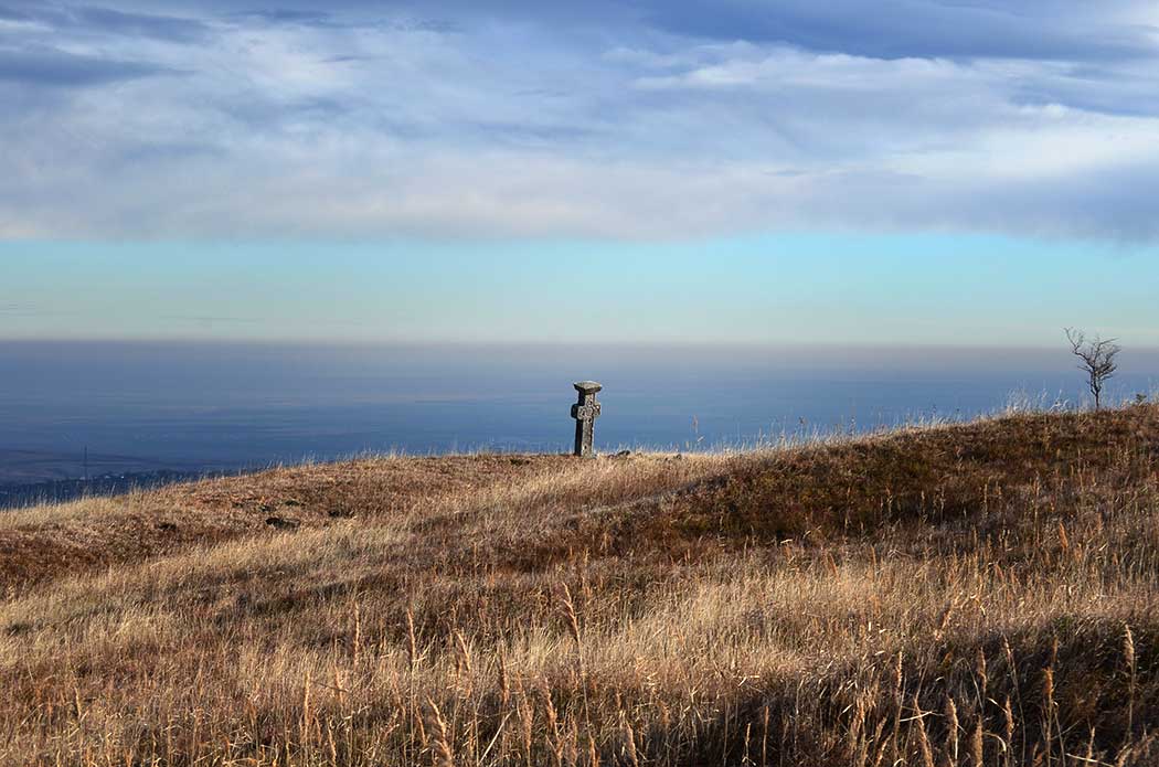 Kreuz auf einem Berg