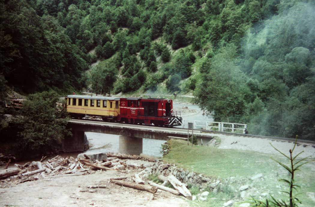 Zugfahrt durchs Wassertal